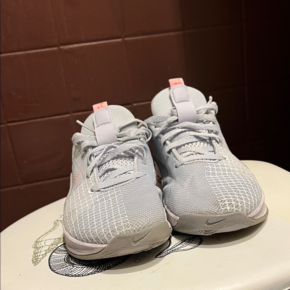 Nike Light Gray Athletic Trainers with Pink Tab Accents